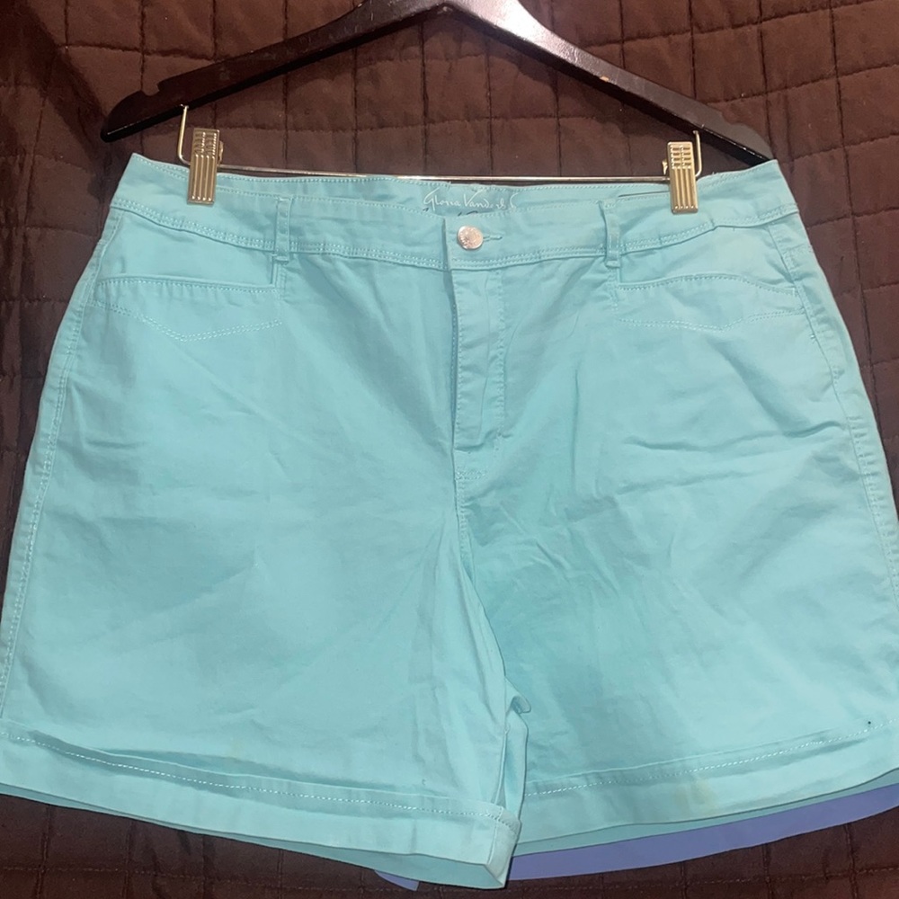 2 Gloria Vanderbilt all-around slimming effect shorts